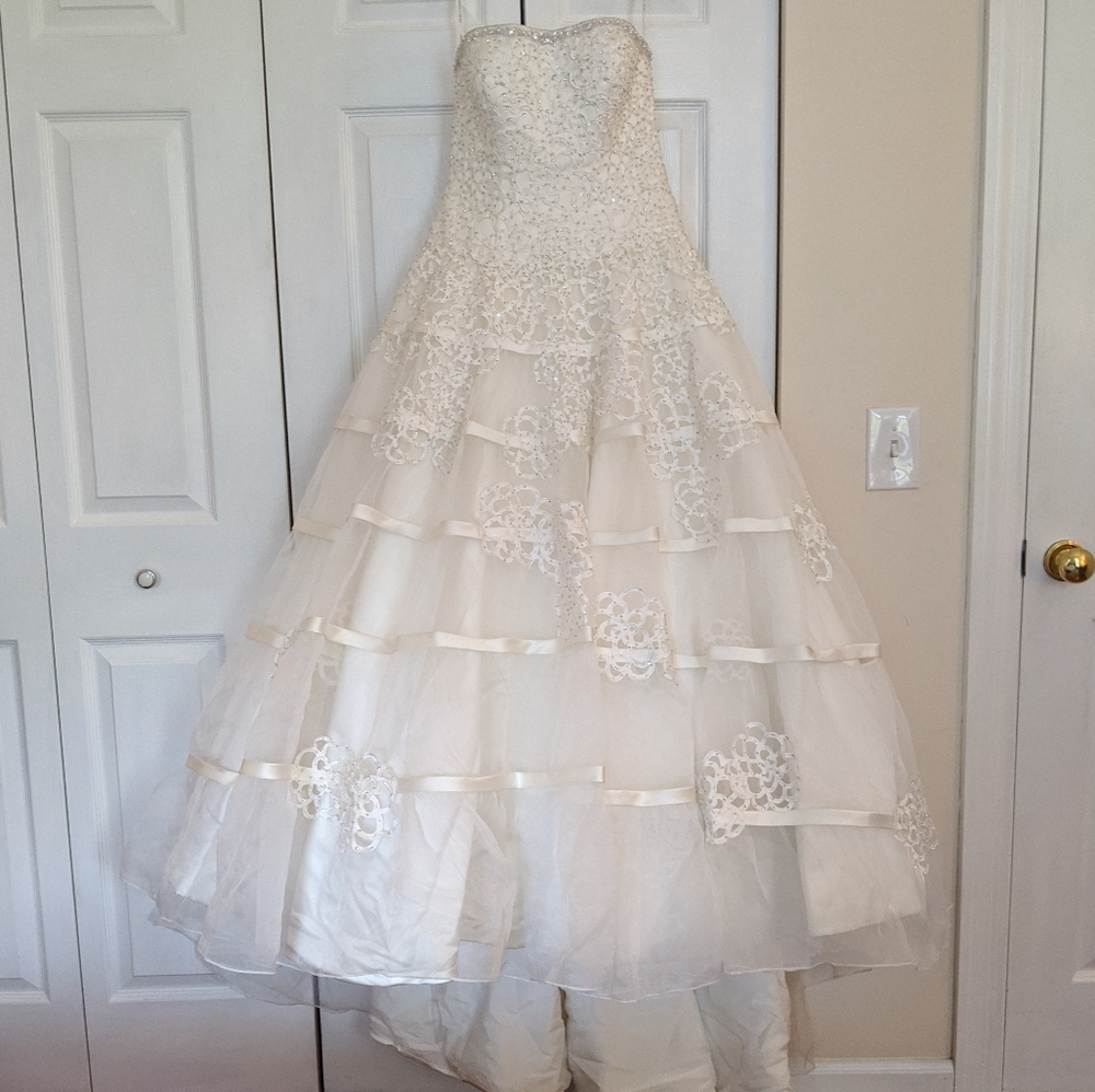 Oleg Cassini Floral Wedding Dress, Style 7CWG344